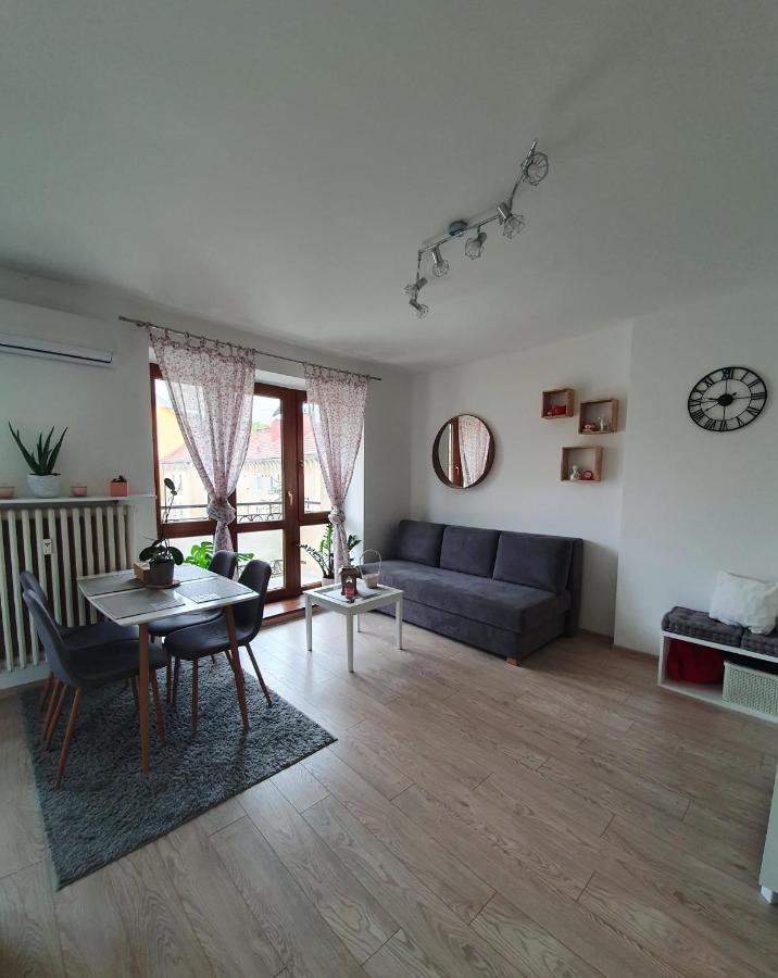 Emily Apartment โกชิเซ ภายนอก รูปภาพ