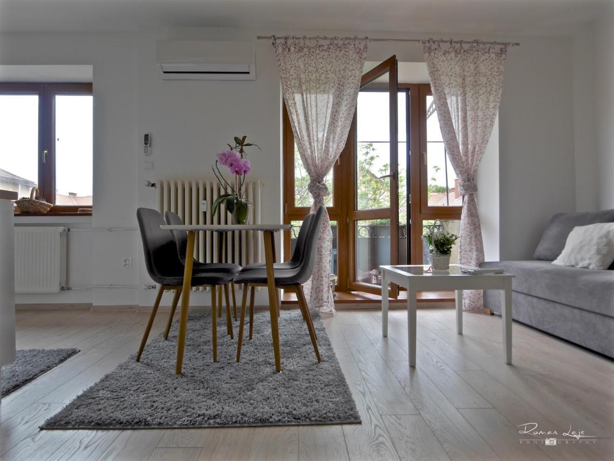Emily Apartment โกชิเซ ภายนอก รูปภาพ
