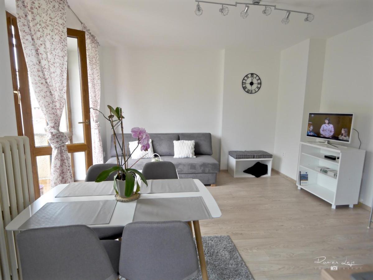 Emily Apartment โกชิเซ ภายนอก รูปภาพ